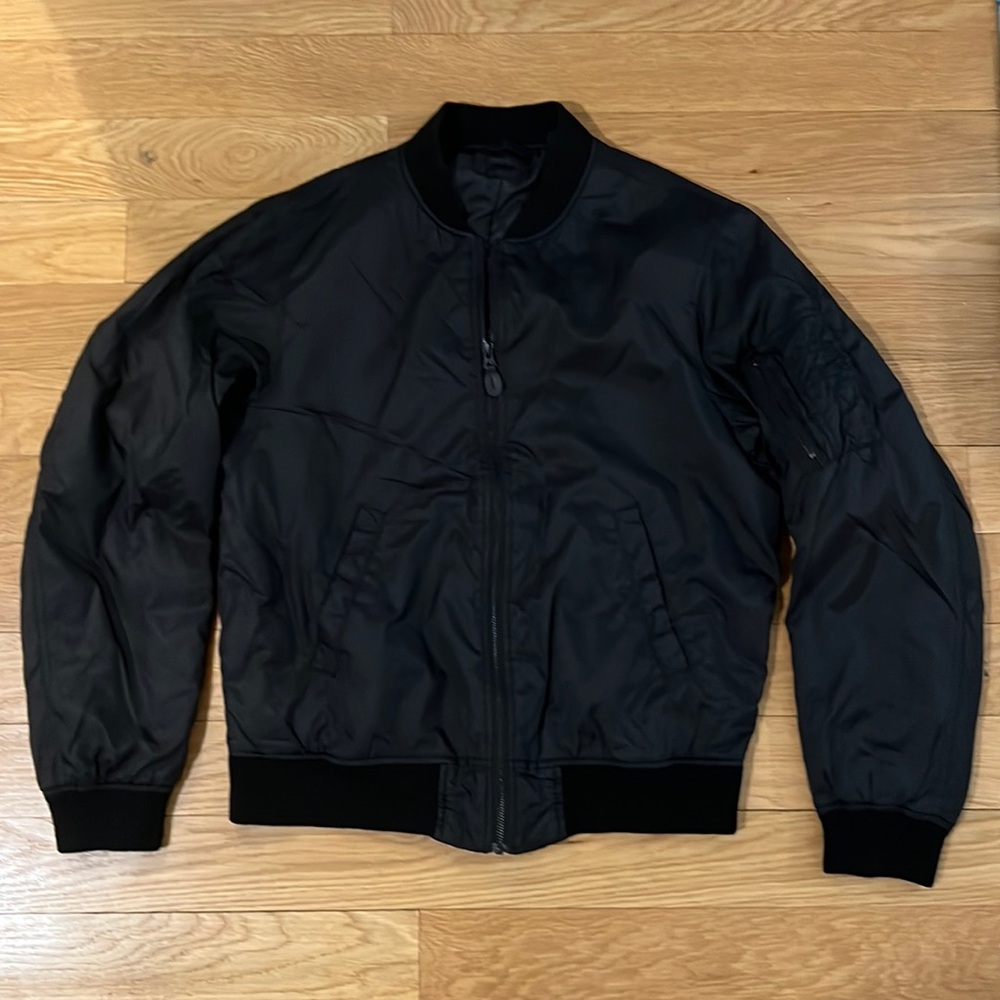 Uniqlo Men’s Bomber Jacket : MA-1 BLOUSON : Size M : Color Black